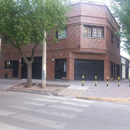 Apartamentos Willy - En Zona Residencial Con Estacionamiento Mendoza Exterior foto