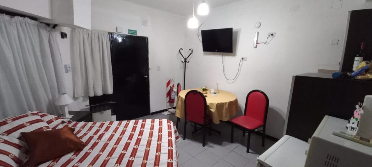 Apartamentos Willy - En Zona Residencial Con Estacionamiento Mendoza Exterior foto