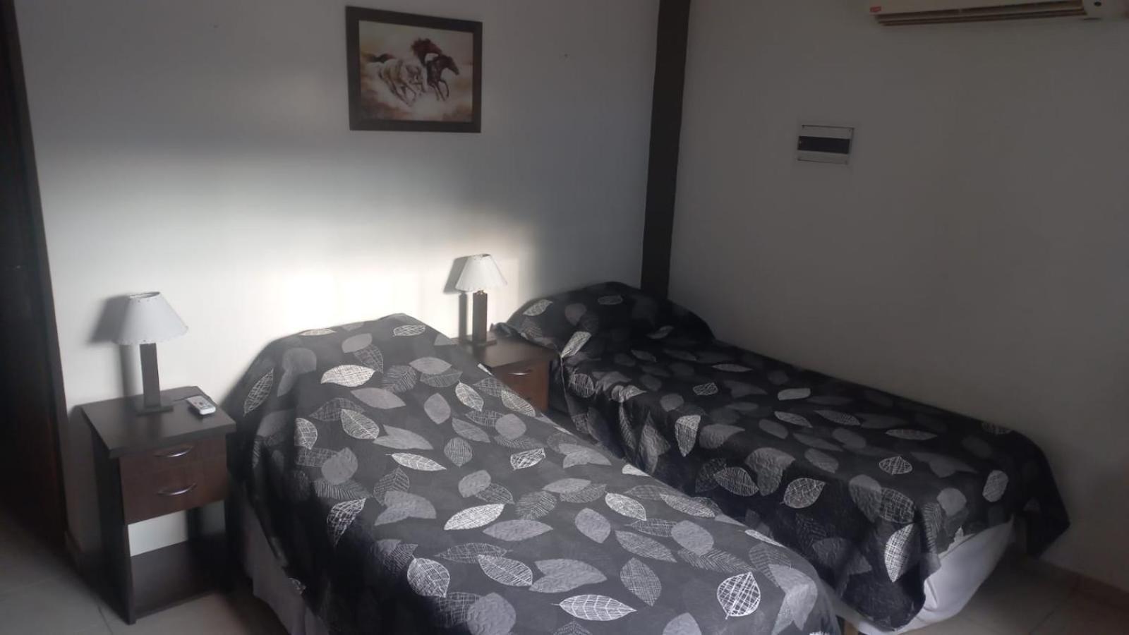 Apartamentos Willy - En Zona Residencial Con Estacionamiento Mendoza Exterior foto